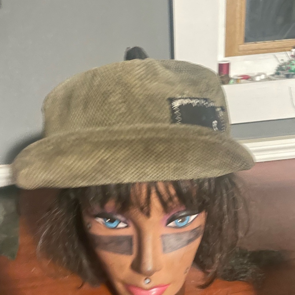 Green hat - Picture 2 of 5